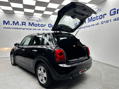 Mini Hatch COOPER D 142