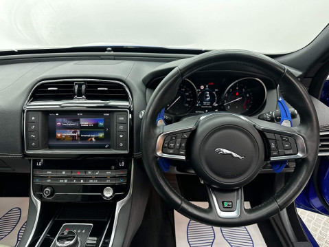 Jaguar XE R-SPORT INGENIUM 19