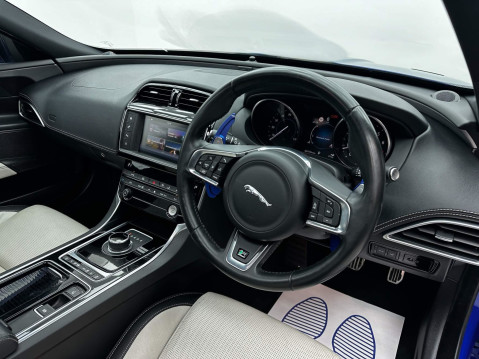 Jaguar XE R-SPORT INGENIUM 35