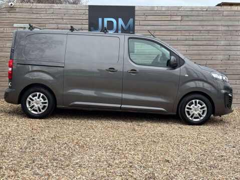 Vauxhall Vivaro 1.5 Vivaro 2700 Sportive S/S 3