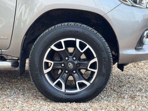 Toyota Hilux 2.4 HI-Luxury Invincible X D-4D 4WD Double Cab 4WD 5dr 15