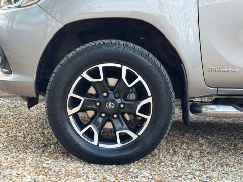 Toyota Hilux 2.4 HI-Luxury Invincible X D-4D 4WD Double Cab 4WD 5dr 16