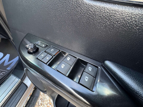 Toyota Hilux 2.4 HI-Luxury Invincible X D-4D 4WD Double Cab 4WD 5dr 25