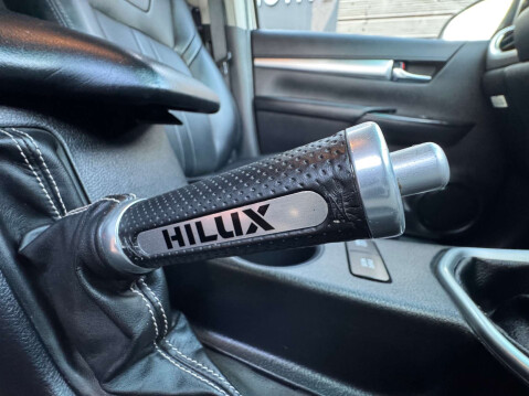 Toyota Hilux 2.4 HI-Luxury Invincible X D-4D 4WD Double Cab 4WD 5dr 30