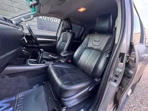 Toyota Hilux 2.4 HI-Luxury Invincible X D-4D 4WD Double Cab 4WD 5dr 36