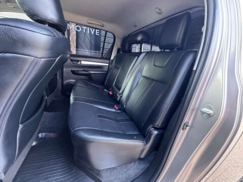 Toyota Hilux 2.4 HI-Luxury Invincible X D-4D 4WD Double Cab 4WD 5dr 38