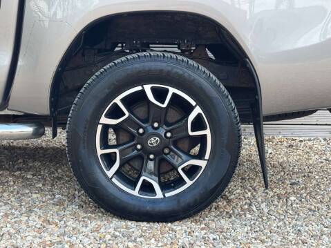 Toyota Hilux 2.4 HI-Luxury Invincible X D-4D 4WD Double Cab 4WD 5dr 18