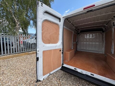 Peugeot Boxer 2.2 Boxer 335 Professional Prem+ L2H2 BHDi 7