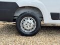 Peugeot Boxer 2.2 Boxer 335 Professional Prem+ L2H2 BHDi 15