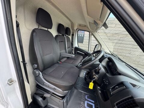 Peugeot Boxer 2.2 Boxer 335 Professional Prem+ L2H2 BHDi 17