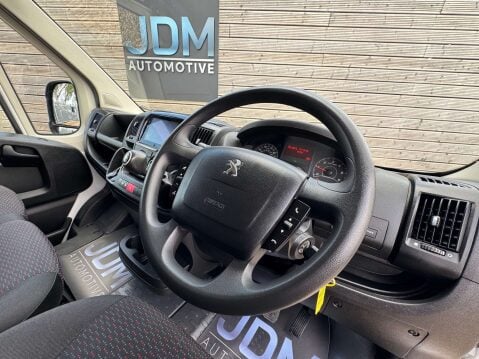 Peugeot Boxer 2.2 Boxer 335 Professional Prem+ L2H2 BHDi 22