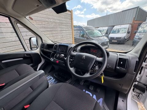 Peugeot Boxer 2.2 Boxer 335 Professional Prem+ L2H2 BHDi 25