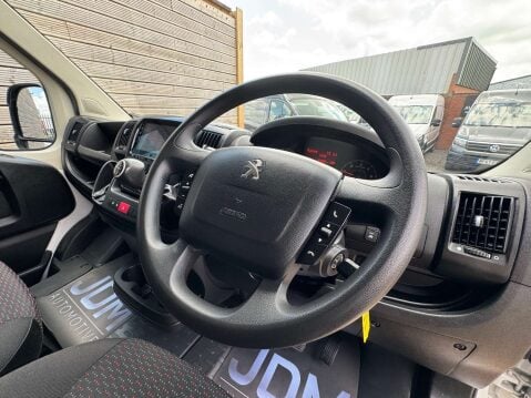 Peugeot Boxer 2.2 Boxer 335 Professional Prem+ L2H2 BHDi 26