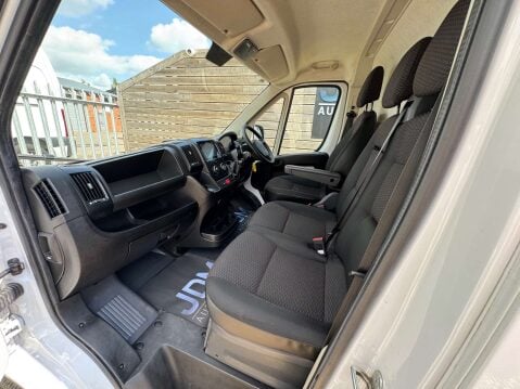 Peugeot Boxer 2.2 Boxer 335 Professional Prem+ L2H2 BHDi 28
