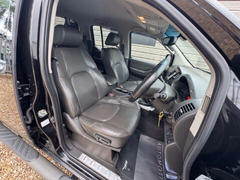 Nissan Navara 2.5 Navara Platinum dCi 4WD 5dr 14
