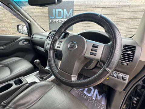 Nissan Navara 2.5 Navara Platinum dCi 4WD 5dr 21