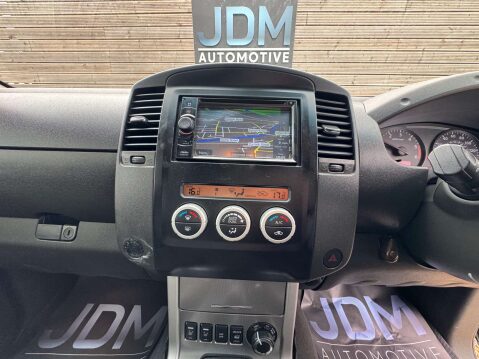 Nissan Navara 2.5 Navara Platinum dCi 4WD 5dr 22