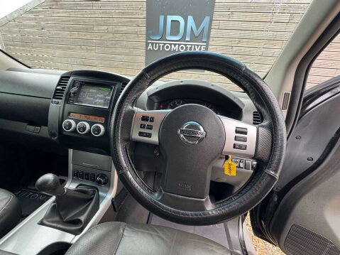 Nissan Navara 2.5 Navara Platinum dCi 4WD 5dr 23