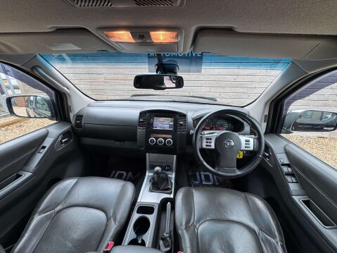 Nissan Navara 2.5 Navara Platinum dCi 4WD 5dr 24