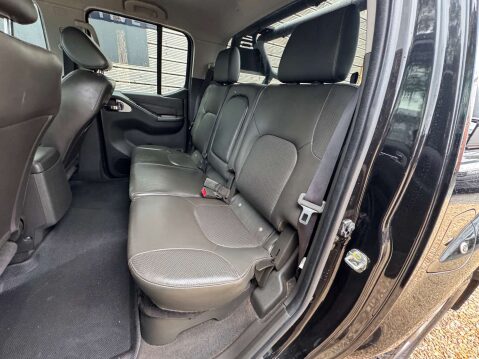Nissan Navara 2.5 Navara Platinum dCi 4WD 5dr 28