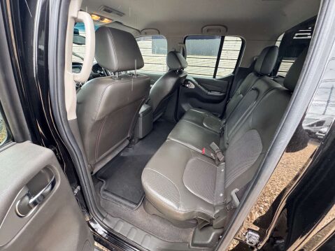 Nissan Navara 2.5 Navara Platinum dCi 4WD 5dr 29