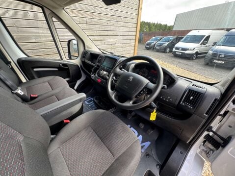Peugeot Boxer 2.2 Boxer 335 Professional Prem+ L3H2 BHDi 17
