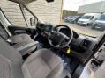 Peugeot Boxer 2.2 Boxer 335 Professional Prem+ L3H2 BHDi 17