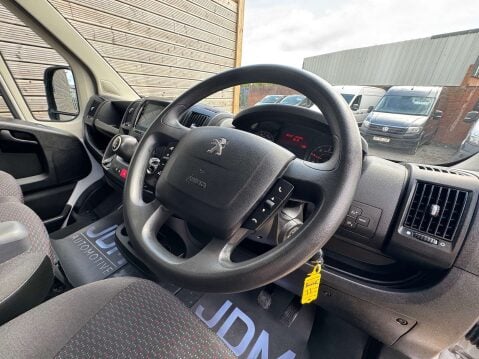 Peugeot Boxer 2.2 Boxer 335 Professional Prem+ L3H2 BHDi 18