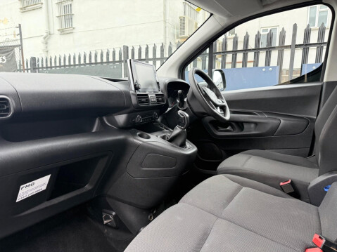 Vauxhall Combo 1.5 Turbo D 2300 Sportive L1 H1 Euro 6 4dr 23