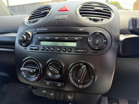 Volkswagen Beetle 1.4 16V Luna Euro 4 3dr 19