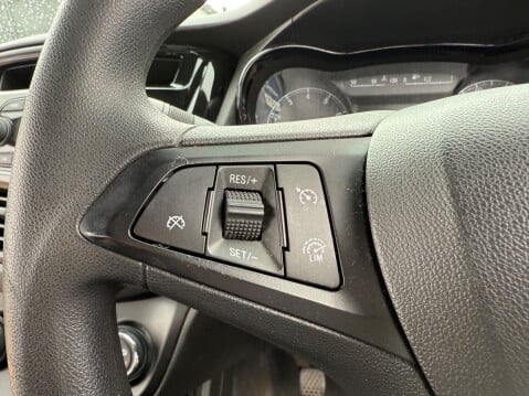 Vauxhall Viva 1.0i SE Euro 6 5dr (a/c) 28