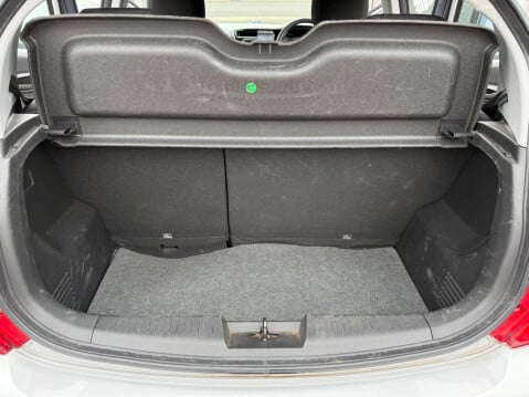 Vauxhall Viva 1.0i SE Euro 6 5dr (a/c) 31