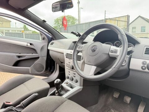 Vauxhall Astra 1.6 VVT 16v SRi Sport Hatch 3dr 27