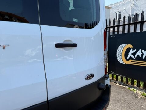 Ford Transit 2.2 TDCi 460 HDT L4 H3 5dr (18 seats) 19