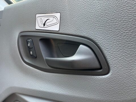 Ford Transit 2.2 TDCi 460 HDT L4 H3 5dr (18 seats) 28