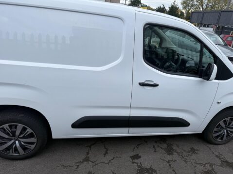 Vauxhall Combo 1.5 Turbo D 2300 Sportive L1 H1 Euro 6 4dr 12