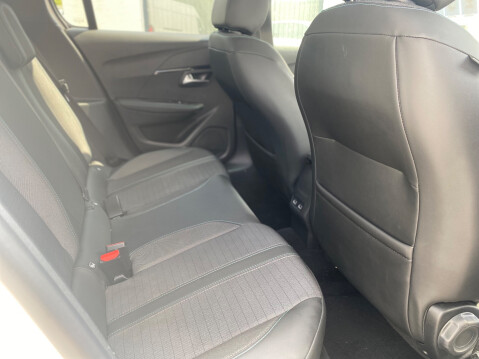 Peugeot 208 PURETECH ALLURE S/S 29