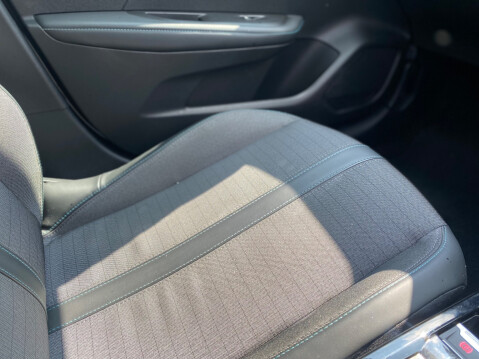 Peugeot 208 PURETECH ALLURE S/S 33