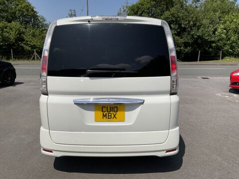 Nissan Serena 5