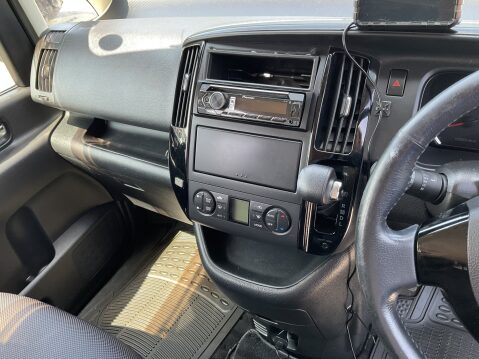 Nissan Serena 12