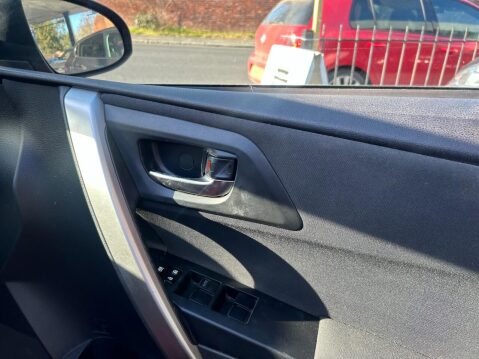 Toyota Auris 1.6 V-Matic Icon Plus Hatchback 5dr Petrol Manual Euro 5 (132 ps) 12