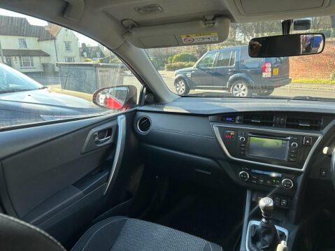 Toyota Auris 1.6 V-Matic Icon Plus Hatchback 5dr Petrol Manual Euro 5 (132 ps) 17