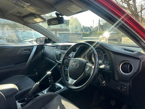 Toyota Auris 1.6 V-Matic Icon Plus Hatchback 5dr Petrol Manual Euro 5 (132 ps) 9