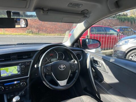 Toyota Auris 1.6 V-Matic Icon Plus Hatchback 5dr Petrol Manual Euro 5 (132 ps) 16