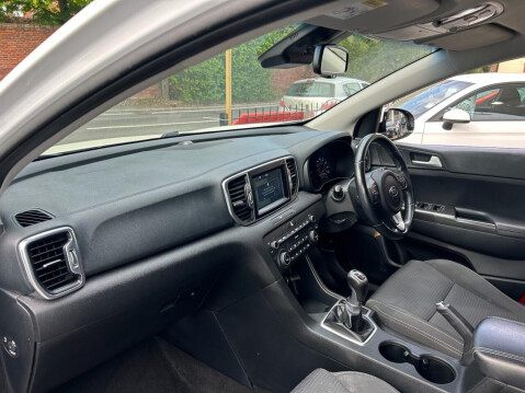 Kia Sportage 1.6 GDi 2 SUV 5dr Petrol Manual Euro 6 (s/s) (130 bhp) 23