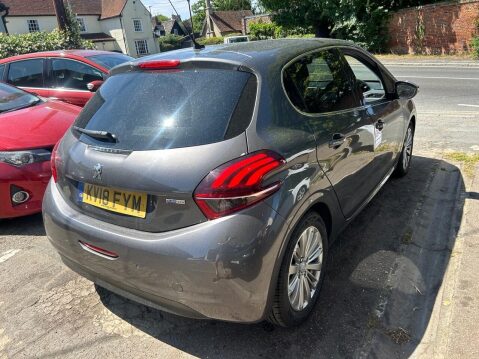 Peugeot 208 1.2 PureTech Allure Hatchback 5dr Petrol Manual Euro 6 (s/s) (82 ps) FULL M 4