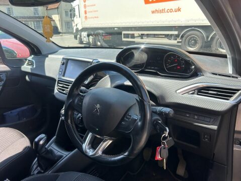 Peugeot 208 1.2 PureTech Allure Hatchback 5dr Petrol Manual Euro 6 (s/s) (82 ps) FULL M 7