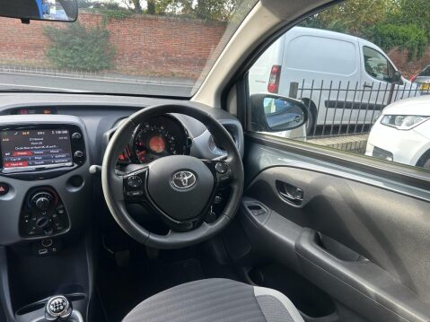 Toyota Aygo 1.0 VVT-i x-play Hatchback 5dr Petrol Manual Euro 6 (71 ps) IMMACULATE COND 16