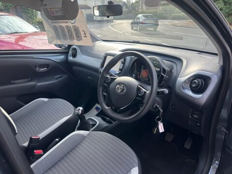 Toyota Aygo 1.0 VVT-i x-play Hatchback 5dr Petrol Manual Euro 6 (71 ps) IMMACULATE COND 6