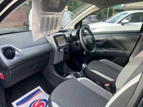 Toyota Aygo 1.0 VVT-i x-play Hatchback 5dr Petrol Manual Euro 6 (71 ps) IMMACULATE COND 21